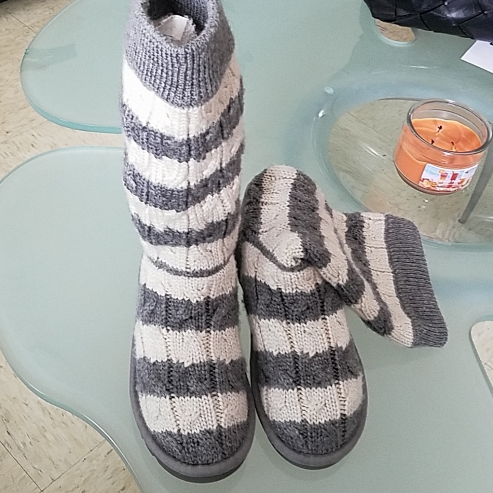 UGG BOOTS AUTHENTIC